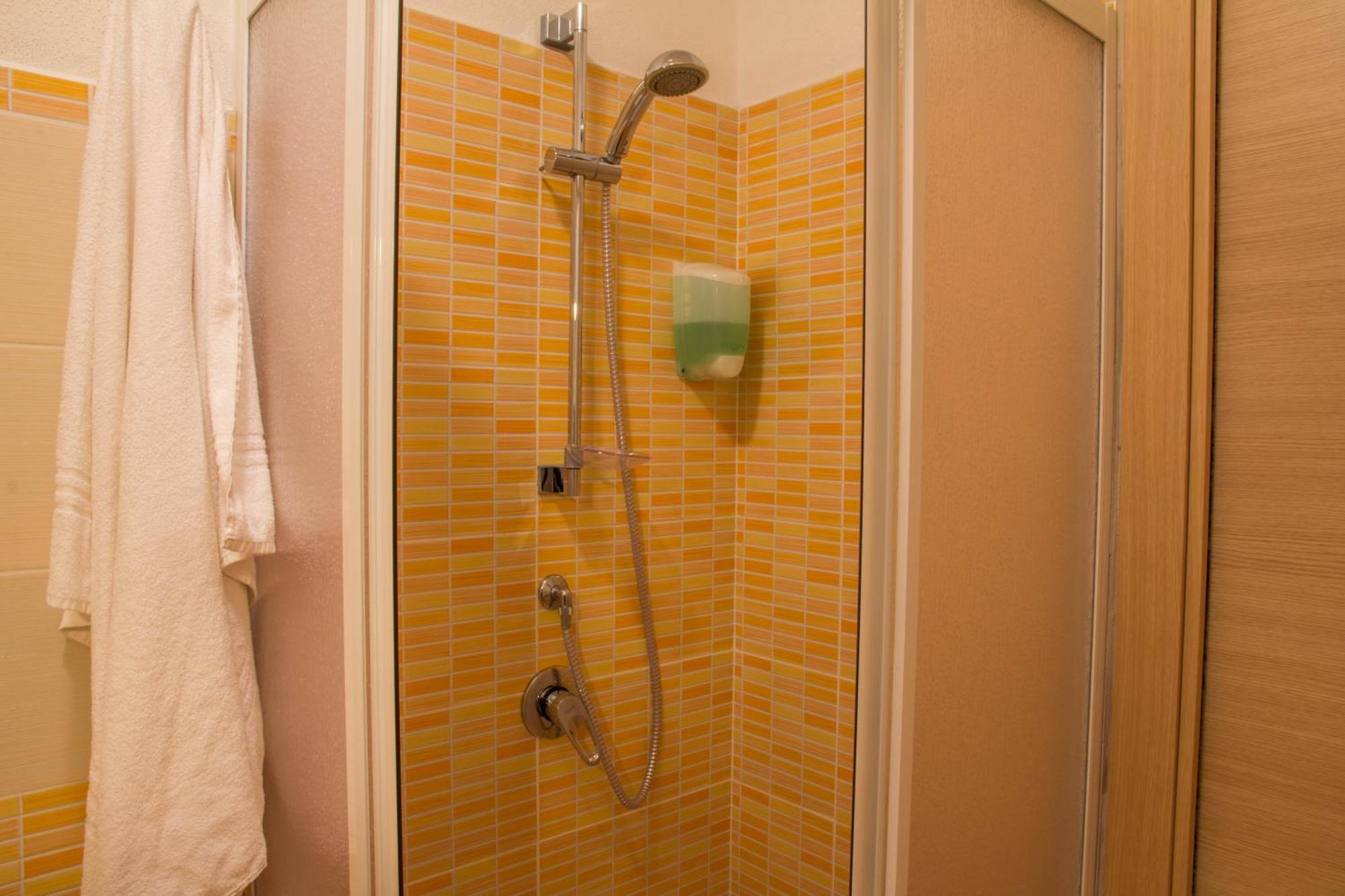 באדזי Gf Apartments La Vigna מראה חיצוני תמונה